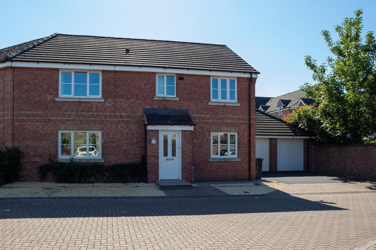 Hereford - Finch House - Modern 4 Bedroom House Located In South Hereford, Dog Friendly With Nearby Countryside, Pool Table, Sleeps Up To 10 Guests - Hosted By Rentmyhouse Kültér fotó