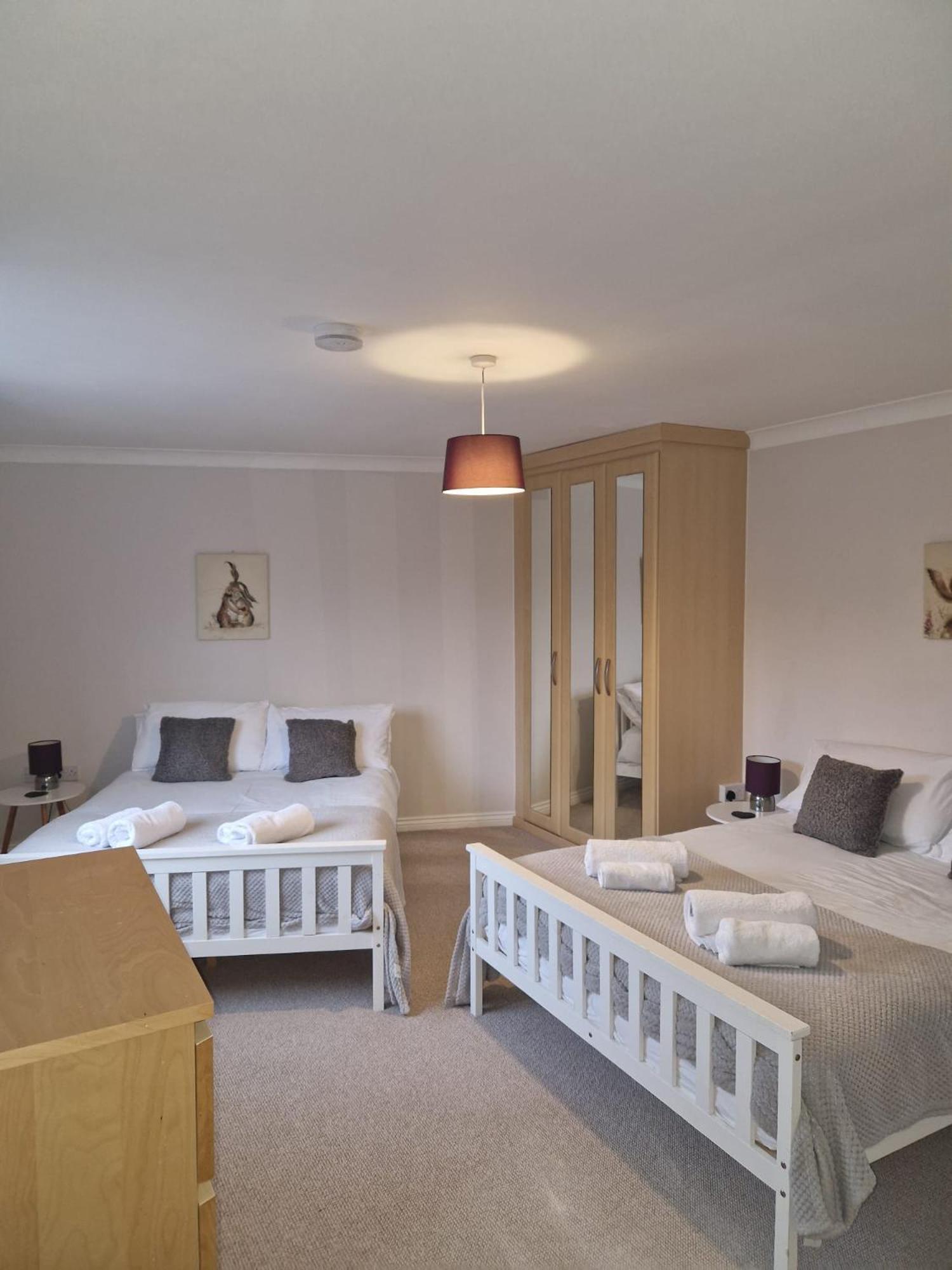 Hereford - Finch House - Modern 4 Bedroom House Located In South Hereford, Dog Friendly With Nearby Countryside, Pool Table, Sleeps Up To 10 Guests - Hosted By Rentmyhouse Kültér fotó