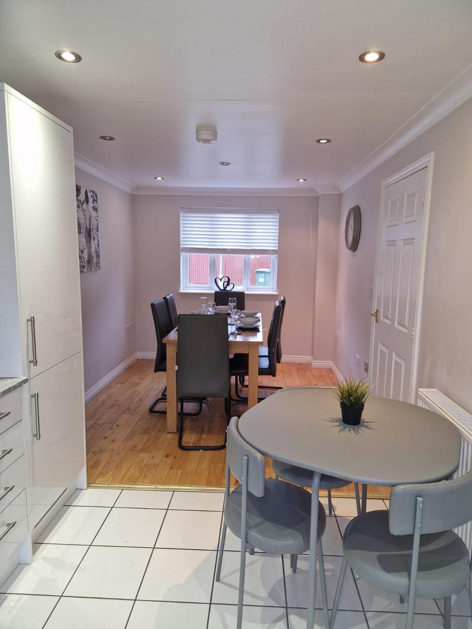 Hereford - Finch House - Modern 4 Bedroom House Located In South Hereford, Dog Friendly With Nearby Countryside, Pool Table, Sleeps Up To 10 Guests - Hosted By Rentmyhouse Kültér fotó